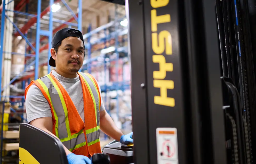 img learn why we re the partner of choice for warehousing services in canada